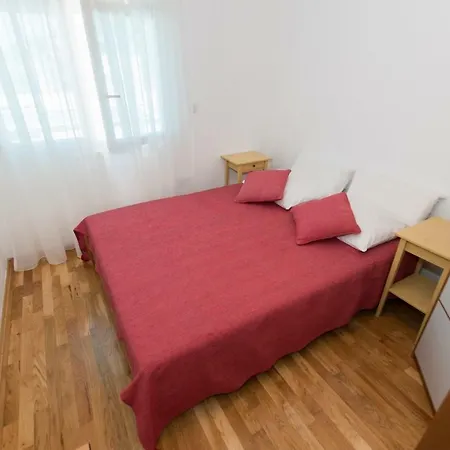 Mit Meerblick Madraz 6+0+2 - #73023 Prázdninový dům Makarská