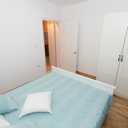Prázdninový dům Mit Meerblick Madraz 6+0+2 - #73023 Makarská